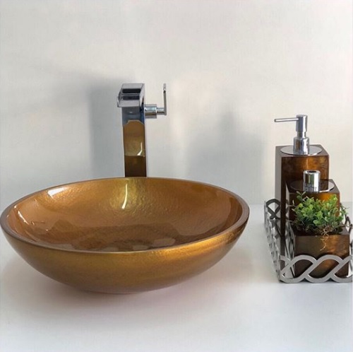cuba perolada para banheiro dourada com torneira estilo cascata cromada