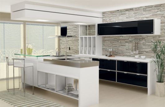 Cozinha de luxo na cor branca e detalhes em preto