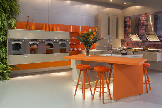 cozinha de luxo na cor laranja